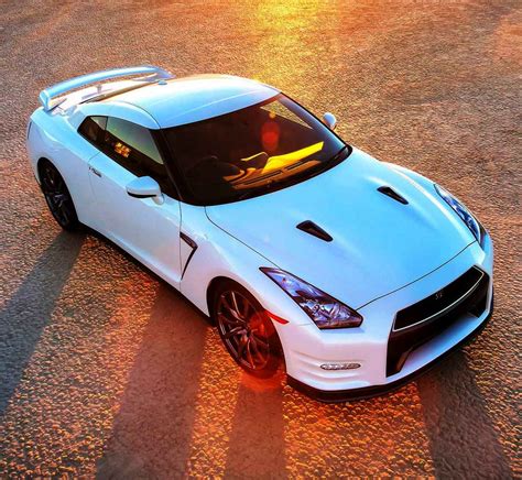 A Closer Look at the 2014 Nissan GT-R - Review