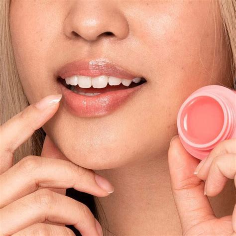 Chapped Lips Solved: Dermatologist-Recommended 10-Minute Mix | Femina.in
