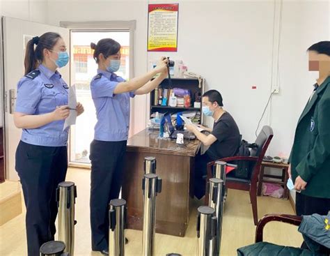 初三返校第一天，学校来了办证民警_武汉_新闻中心_长江网_cjn.cn