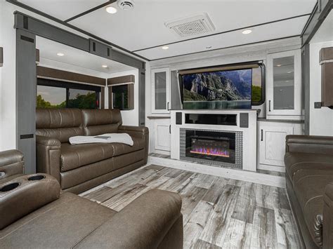 Montana High Country Luxury Fifth Wheels - Model 373RD Floorplan