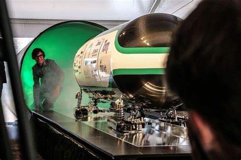 TU Delft presenteert Hyperloop-capsule - update - Tweakers