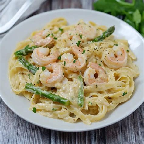 Creamy Shrimp and Asparagus Pasta : A Bright and Easy Seafood Delight ...