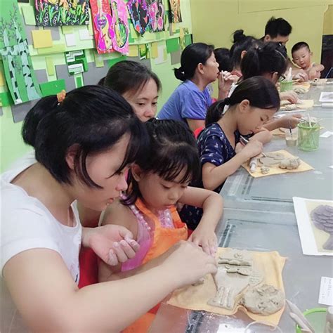 聊城幼儿园举办亲子活动 学生制作手工陶瓷_中华陶瓷网