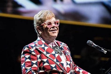 Elton John to return to Ireland with The Farewell Yellow Brick...