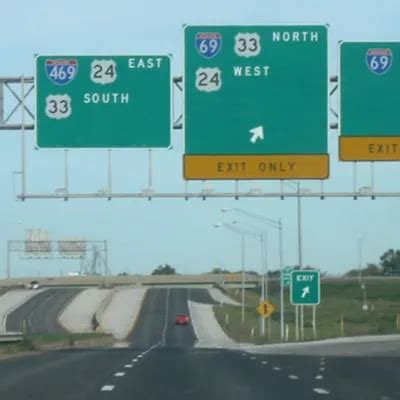 Custom LED & Overhead Signage Pole Structure | Utkarsh India