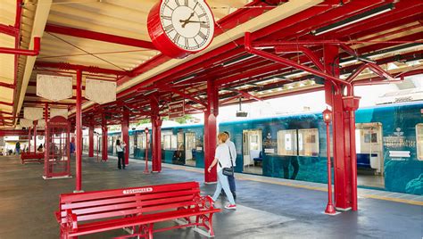 Zwei Bahnhöfe in Tokyo präsentieren sich im Harry Potter-Design