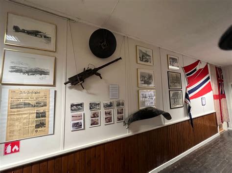 Åpning av veteran- og krigshistorisk utstilling, Gamle romsdalsvegen 18 ...