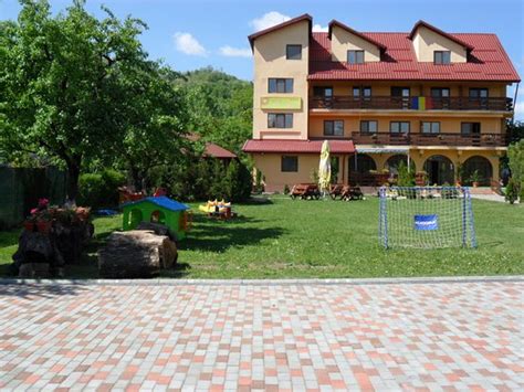 PENSIUNEA RAZA DE SOARE (Breaza) - Guesthouse Reviews, Photos, Rate ...