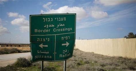 Israel closes Gaza border crossing damaged by Palestinians