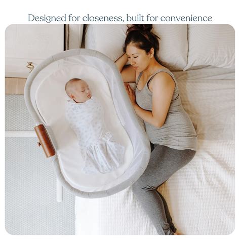 Snapklik.com : HALO BassiNest Luxe Swivel Sleeper - Over-Bed Baby Bassinet