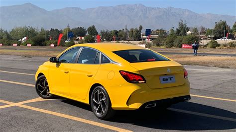 MG GT: a la caza de los sedanes con el traje de un coupé - La Tercera