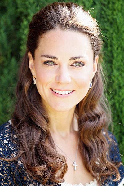 Kate met Prince William in Scotland where they used to study at the ...