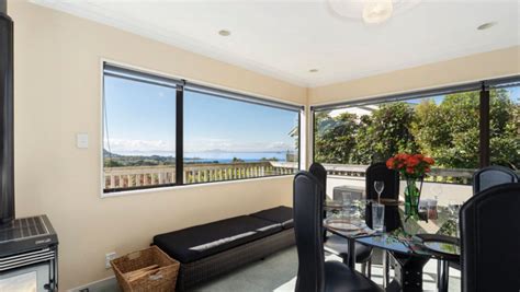 Kuharua Lakeviews- Omori Holiday Home | Accommodation in Taupō, New Zealand