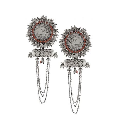 Karisma Kapoor Picks A Designer Saree With Bow-Detail Blouse Design ...