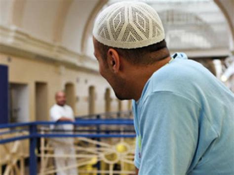 Islamic extremist gangs tighten grip on UK prisons Enforce Sharia Law ...