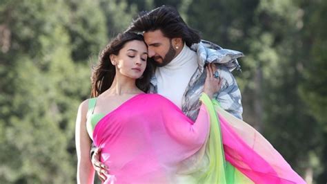 Rocky Aur Rani Kii Prem Kahani Day 1 Box office Collection Ranveer ...