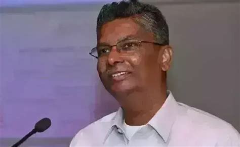 'Like-minded' Cong MLAs attend dinner hosted by Jarkiholi amid power ...