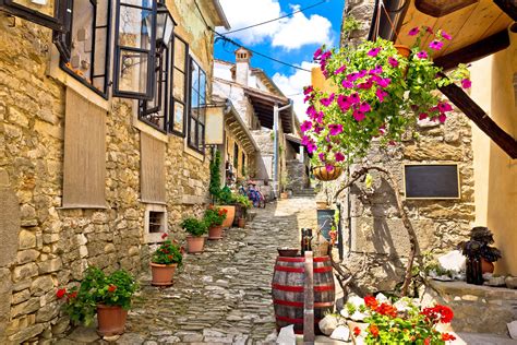 10 Smallest Cities In The World
