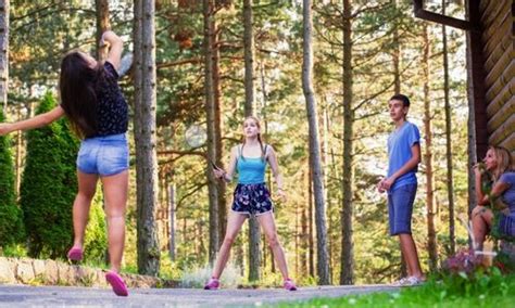 Outdoor Games Badminton 的图像结果