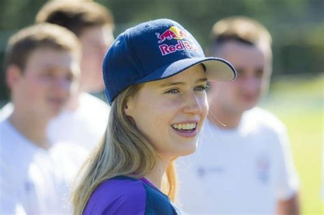 7 Interesting Facts About Ellyse Perry, The Australian Batswoman Who ...