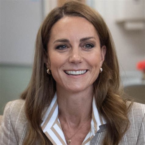 Princess Kate and Princess Charlotte Twin in Coordinating Bow-Trimmed Hairstyles for Royal ...