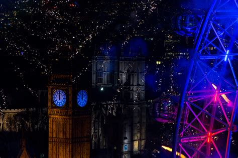 Auld Lang Syne lyrics: the meaning behind the words of the iconic ...