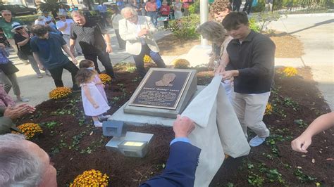 Houma's courthouse square named for former mayor Edward 'Bubby' Lyons