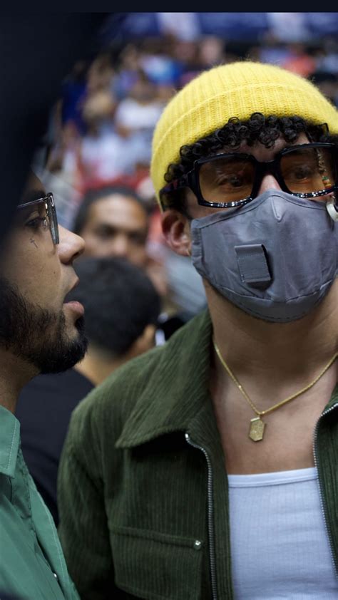 Pin de BAD BUNNY | THEGODBENITO en Bad Bunny Pics | Fotos de bad bunny ...