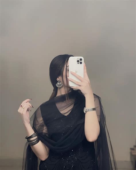 Pin by Tanya Tanya on Best friend photos | Beautiful italian women ...