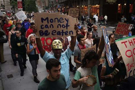 纽约年轻人计划“重新占领华尔街”：金融巨头们应该进监狱_凤凰网