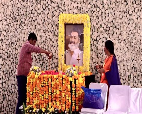 People pay their last respect to late actor Nandamuri Taraka Ratna