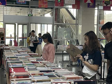 世界读书日|与重庆图书馆邂逅一场书香之旅_央广网