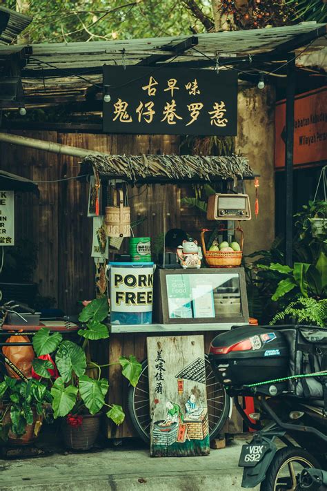 People Standing Around 的图像结果