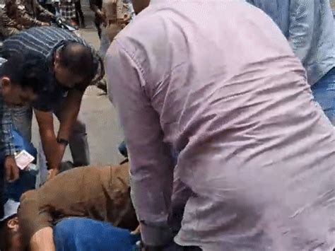 NSUI's violent protest outside M.S. University, police beat up and detained
