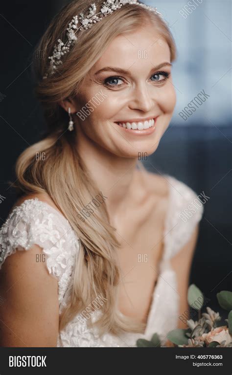 Pretty Bride Woman 的图像结果