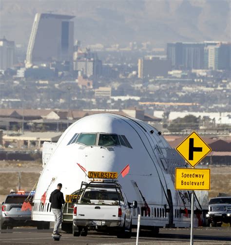 Boeing 747 fuselage making its way to Las Vegas’ Area15 | Traffic | Local