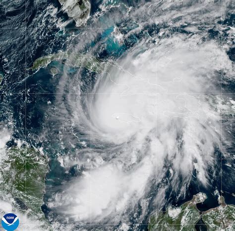 11+ Biggest Difference Between Carnival and Royal Caribbean ...