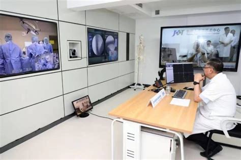 Remote Robotics in Surgery 的图像结果