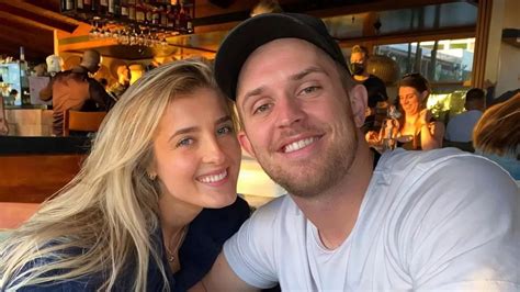 Stephanie Niles, Wife of Jake Browning, Turns Heads With a Bold Beach ...