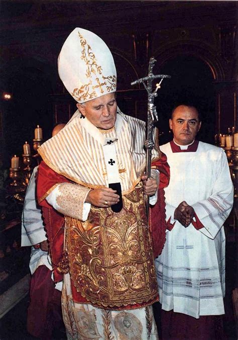 Traditional Papal Vestments | Pope John Paul II wearing Mitr… | Flickr