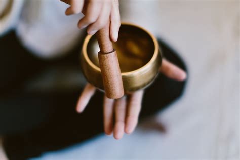 How to Use Singing Bowl: A Beginner's Guide to Healing Sounds ...