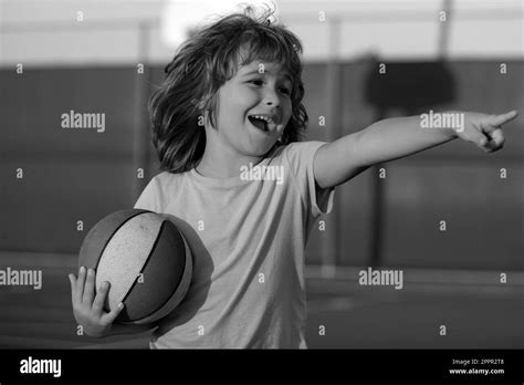 Gesture of Playing Basketball 的图像结果