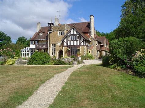 FARNHAM HOUSE HOTEL (Surrey) - Hotel Reviews, Photos, Rate Comparison ...