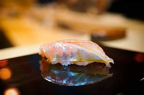 实拍日本大厨做三文鱼刺身的娴熟刀工！_哔哩哔哩 (゜-゜)つロ 干杯~-bilibili