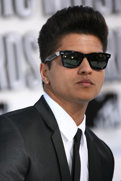 Bruno Mars VMAs Fashion Pictures: MTV Video Music Awards 2010 Red ...