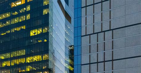 Financial Service 的图像结果