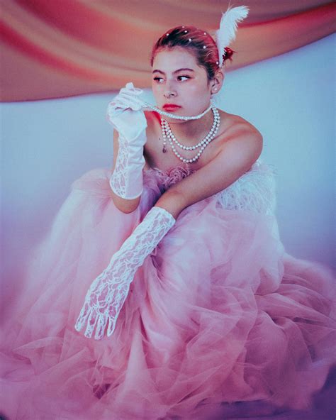 Woman Bing Search 的图像结果