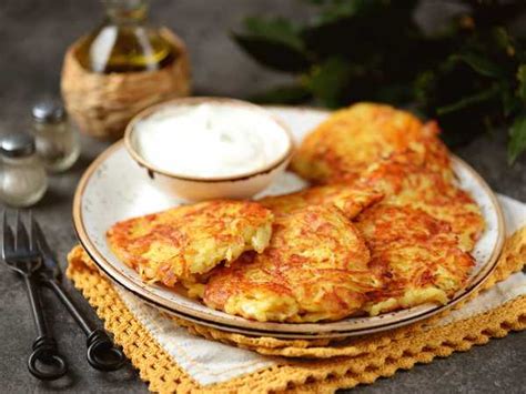 Драники с сосисками и сыром — рецепт с фото пошагово