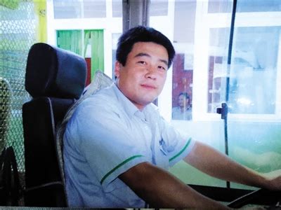 在生命最后猛踩刹车的好司机杨勇的四幅人生画像-新华网