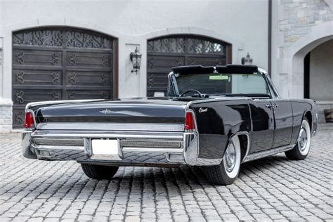 This 1964 Lincoln Continental Is an American Luxurious Extravaganza - autoevolution